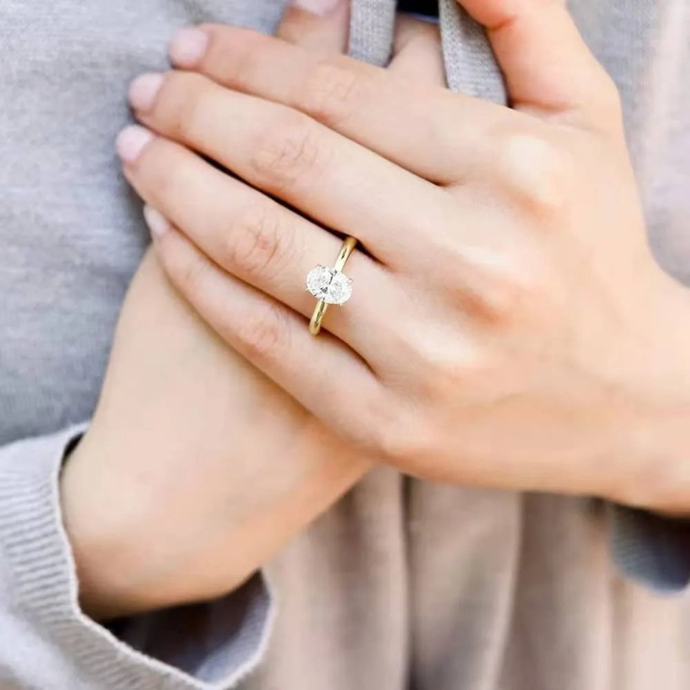 Stunning 2.00ctw Oval Diamond Engagement / Promise Ring 18k Yellow Gold - Picture 2 of 4